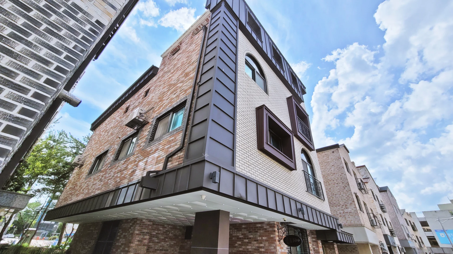 [평택시 비전동 다가구주택 매매] (No.10000) - 가격인하 특징 - 상세 전경 - 리스트 썸네일 1